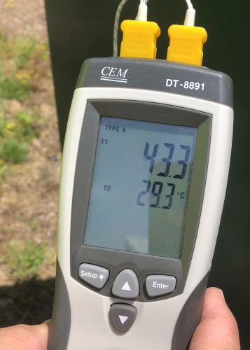 Checking the cabinet’s exhaust temperature, which registered 43.3°C, compared to the ambient 29.3°C outside.